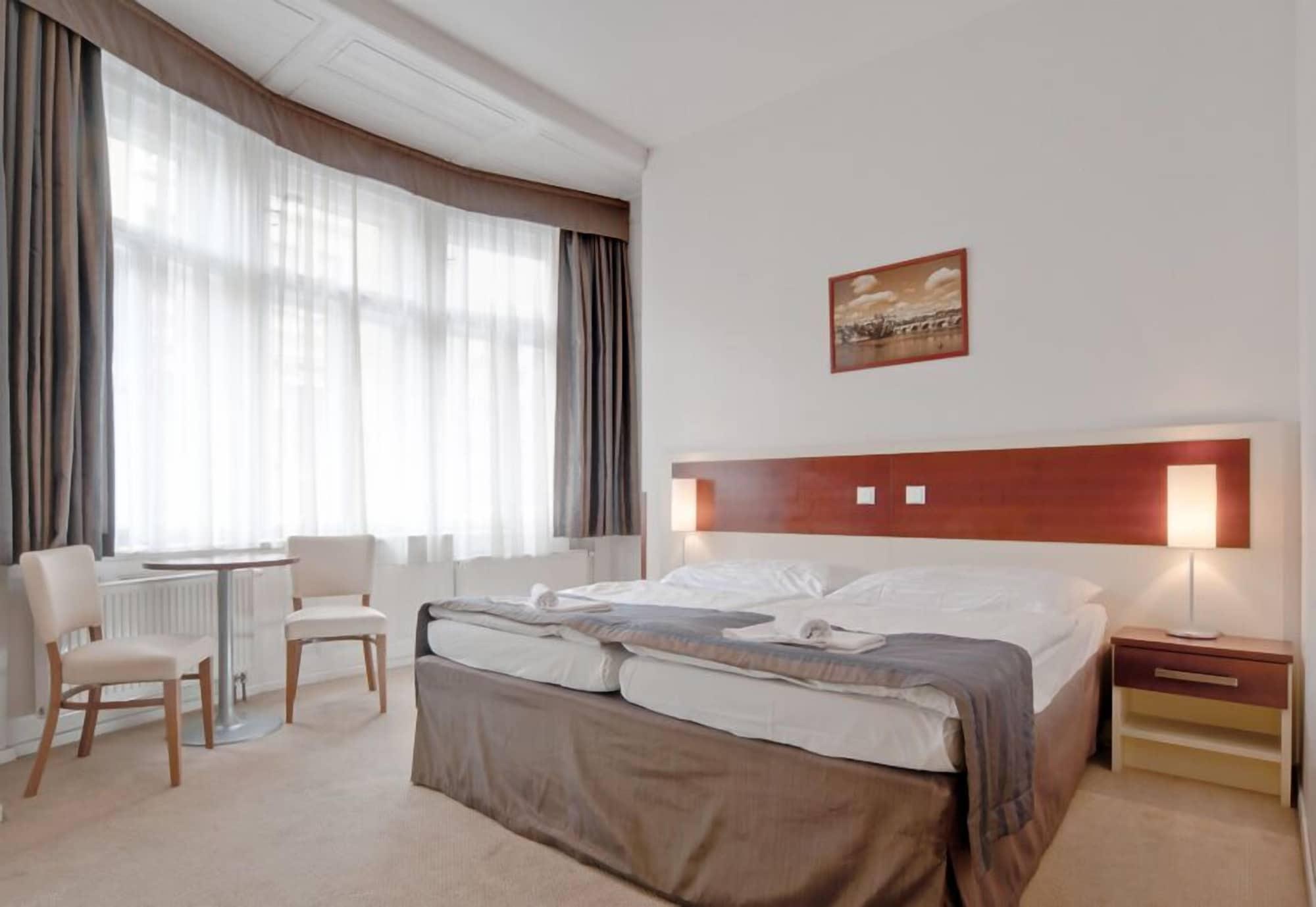 Hotel Gloria Prága Kültér fotó