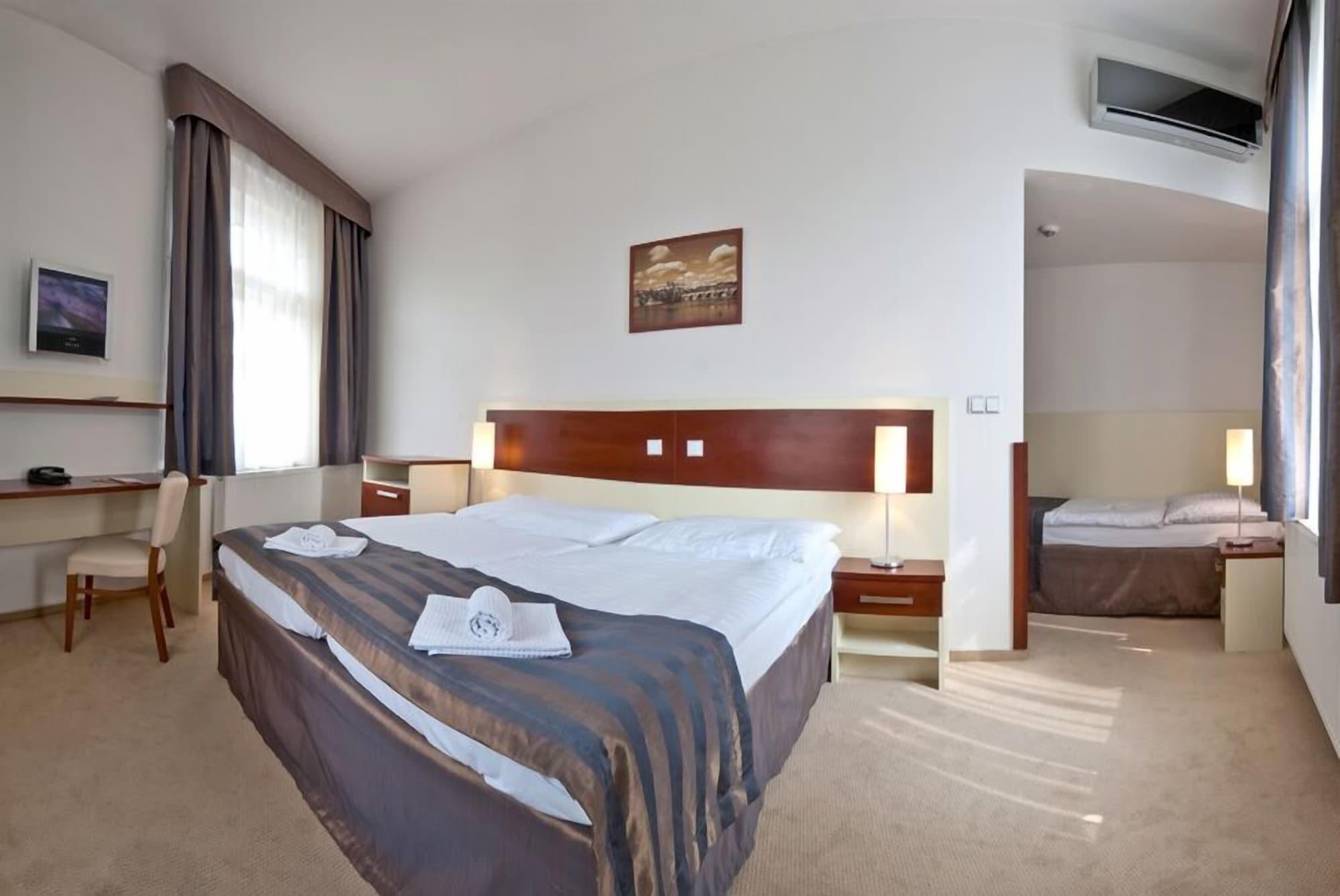 Hotel Gloria Prága Kültér fotó