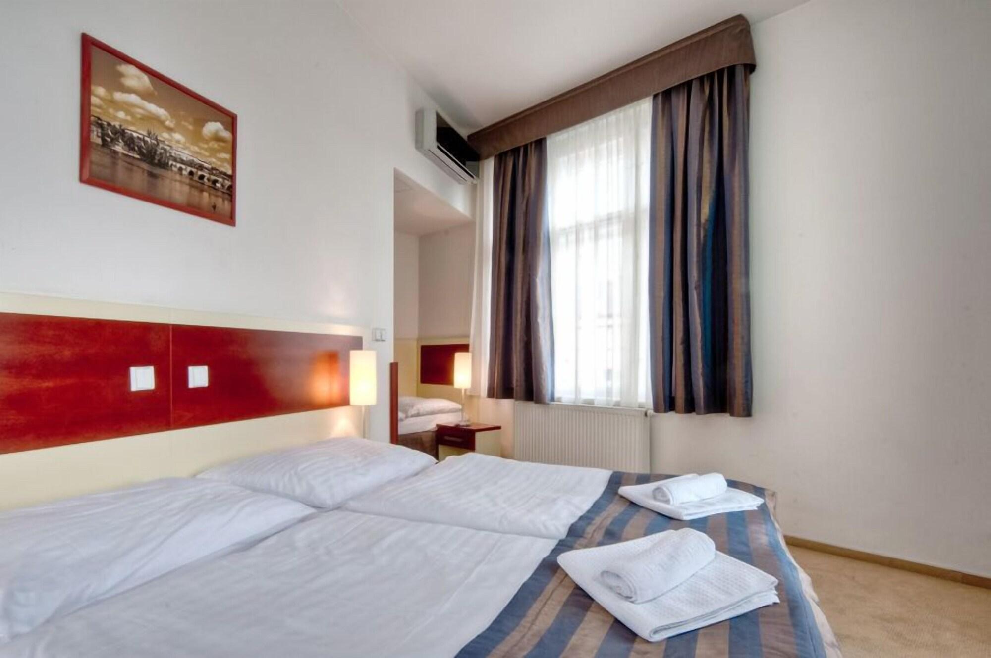 Hotel Gloria Prága Kültér fotó