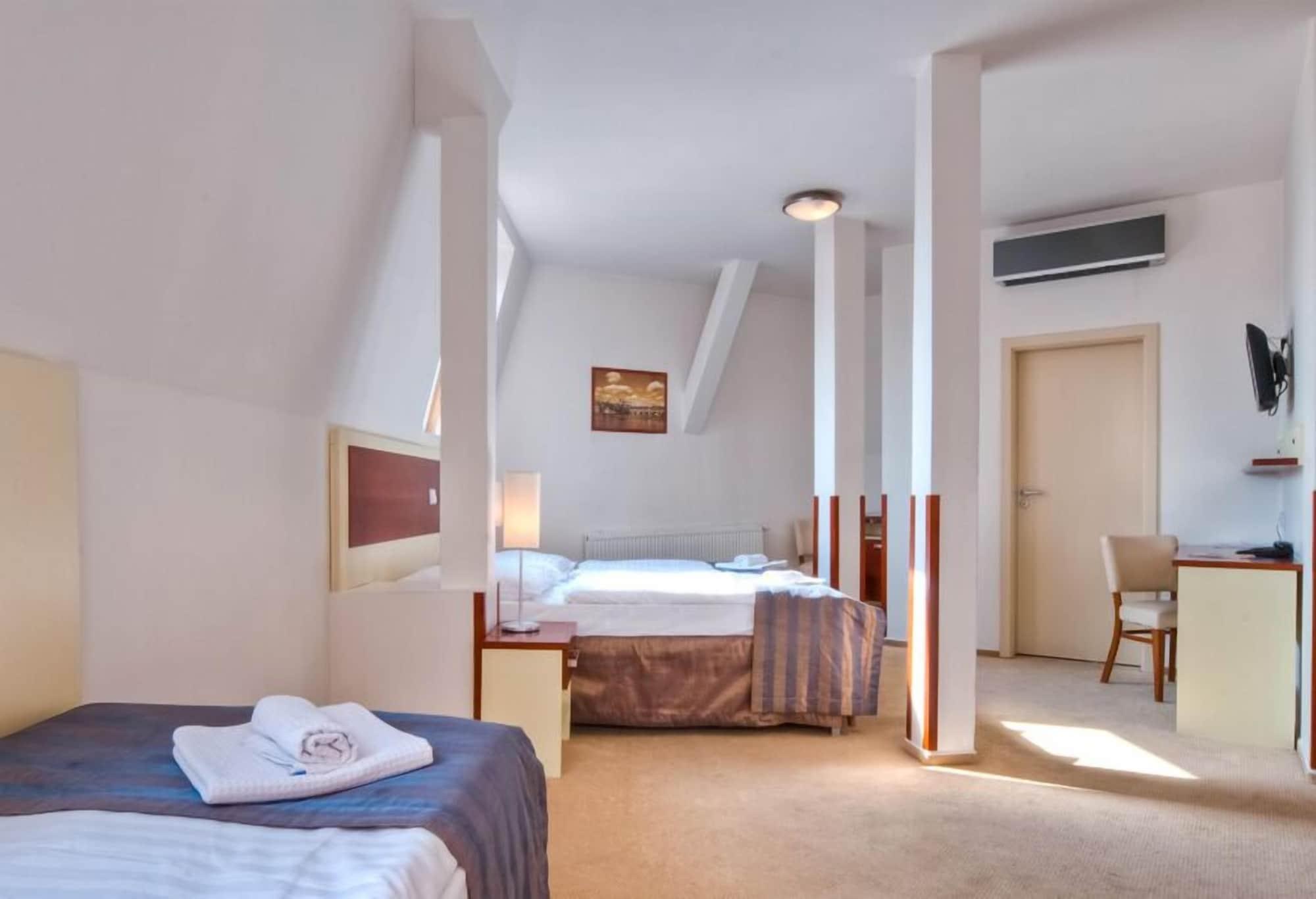 Hotel Gloria Prága Kültér fotó