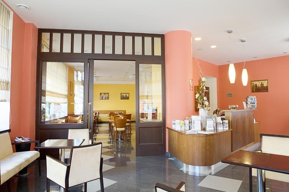 Hotel Gloria Prága Kültér fotó