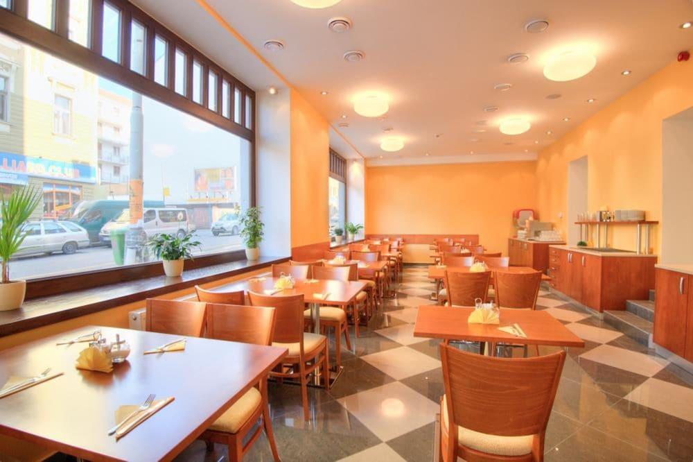 Hotel Gloria Prága Kültér fotó