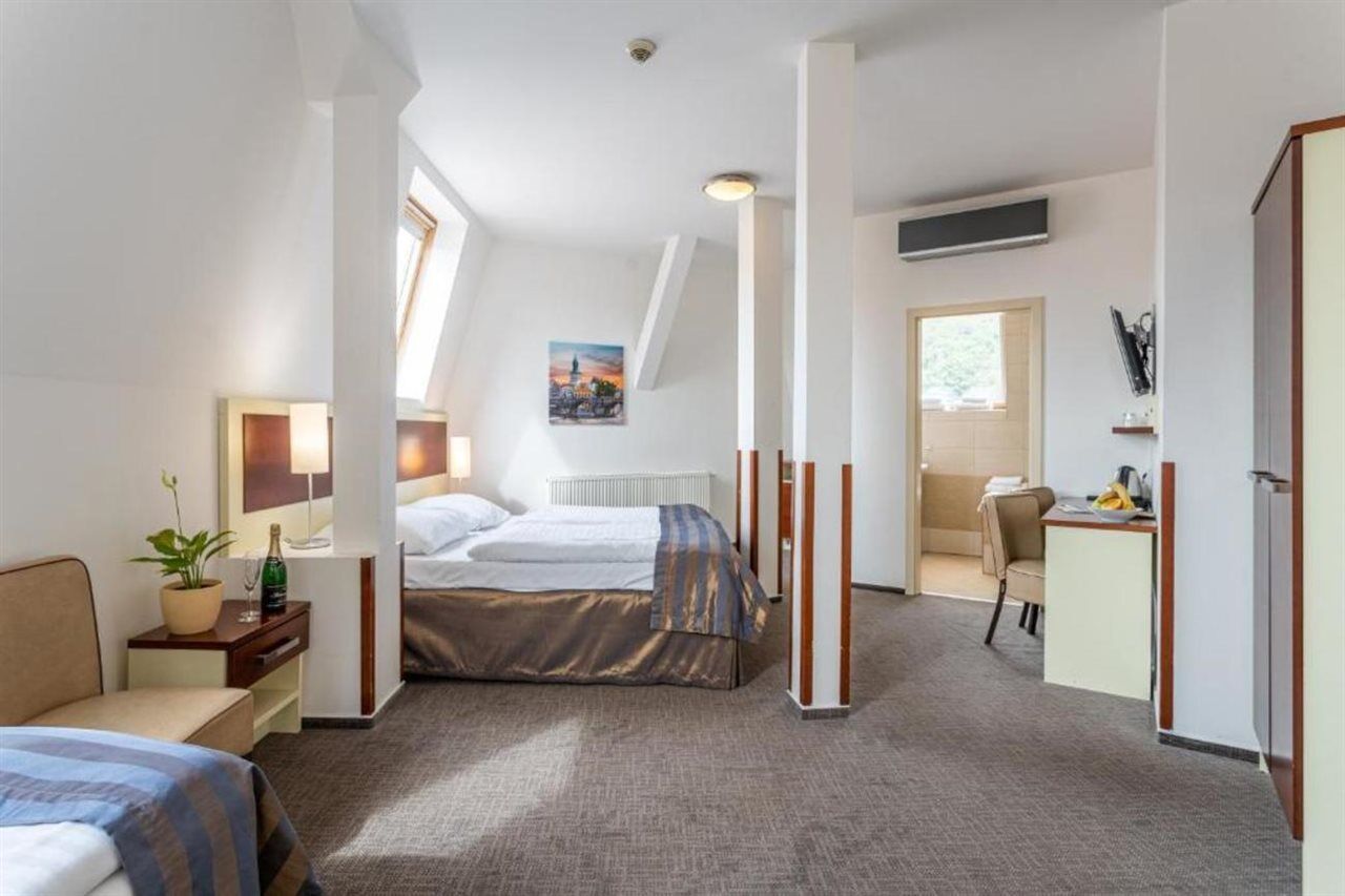 Hotel Gloria Prága Kültér fotó