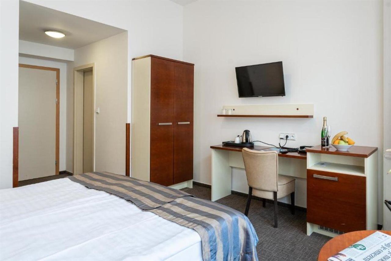 Hotel Gloria Prága Kültér fotó